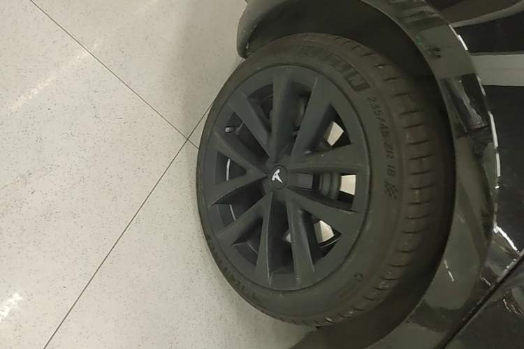 Used Tesla Model 3 2022 Rear-Wheel-Drive Version Right Rear Wheel Hub
