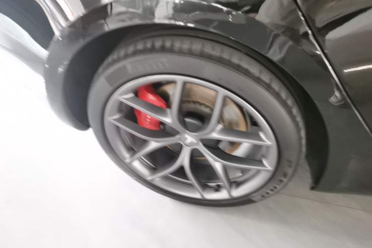 Used Tesla Model 3 2022 Performance High-Performance All-Wheel-Drive Version Right Rear Wheel Hub