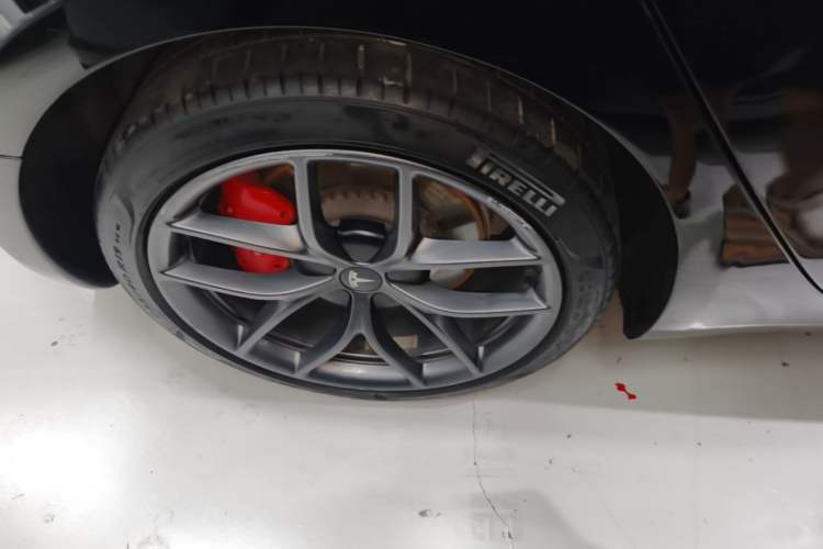 Used Tesla Model 3 2022 Performance High-Performance All-Wheel-Drive Version Right Rear Wheel Hub