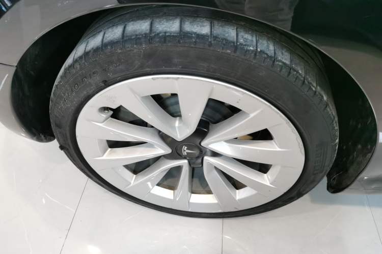 Used Tesla Model 3 2022 Rear-Wheel-Drive Version Right Rear Wheel Hub