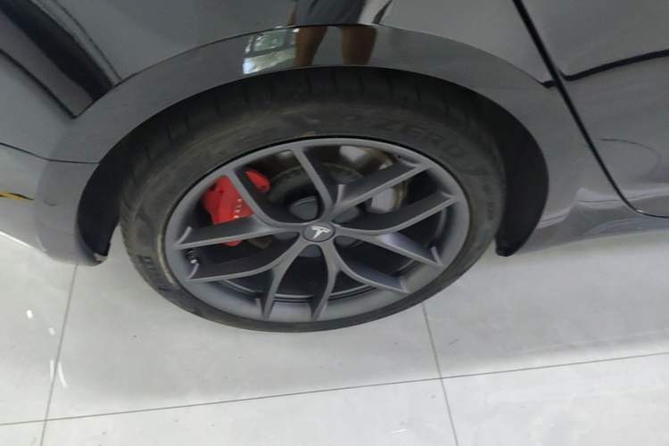 Used Tesla Model 3 2022 Performance High-Performance All-Wheel-Drive Version Right Rear Wheel Hub