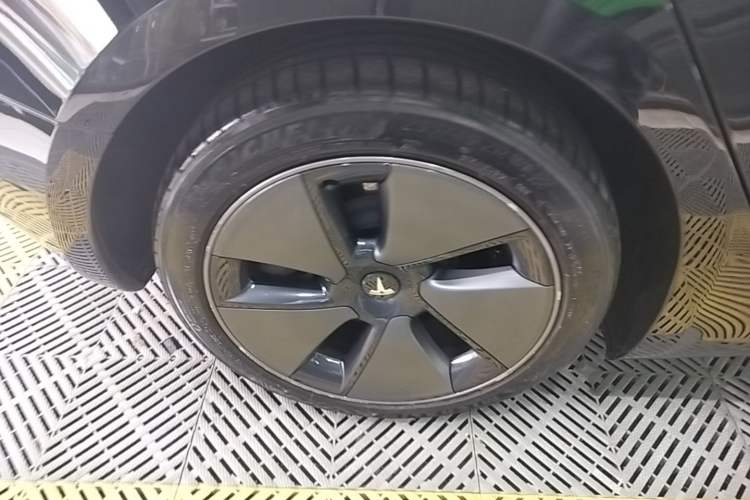 Used Tesla Model 3 2022 Rear-Wheel-Drive Version Right Rear Wheel Hub
