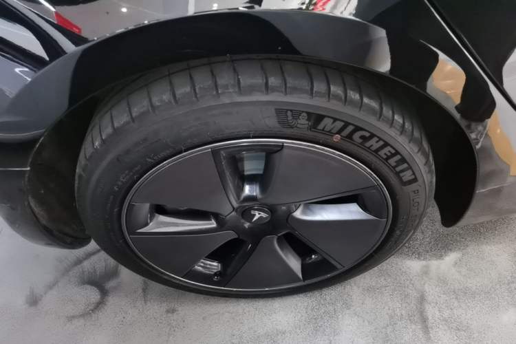 Used Tesla Model 3 2022 Rear-Wheel-Drive Version Right Rear Wheel Hub