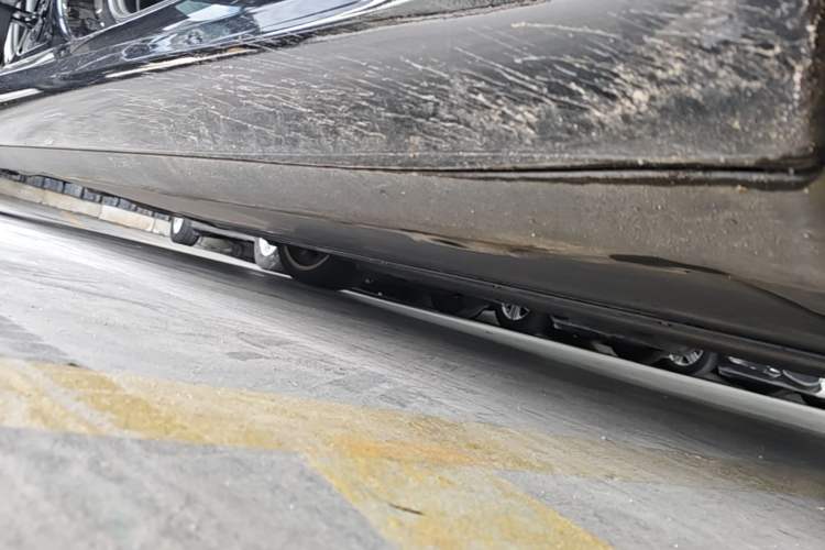 Used Tesla Model 3 2022 Performance High-Performance All-Wheel-Drive Version Right Side Sill