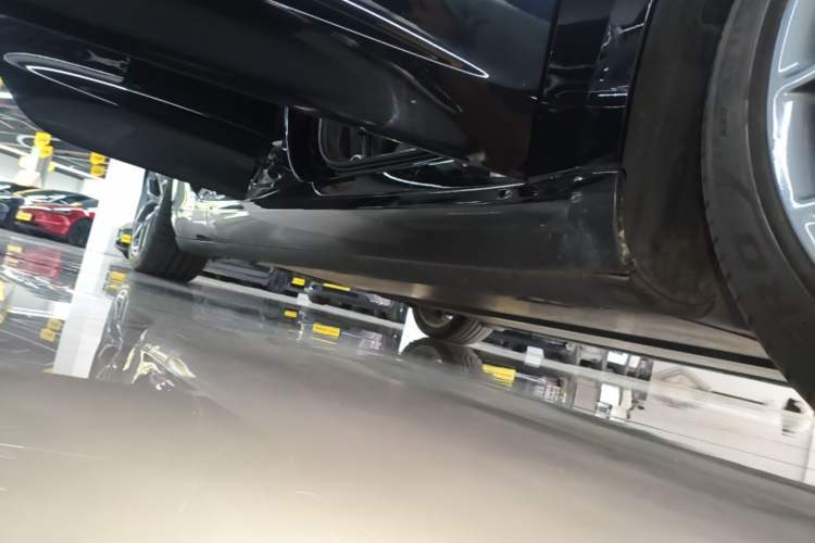 Used Tesla Model 3 2022 Performance High-Performance All-Wheel-Drive Version Right Side Sill