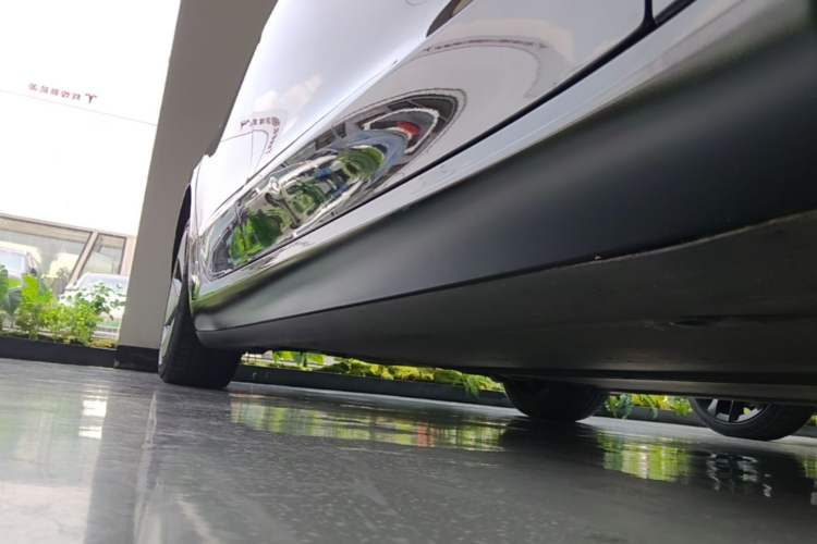 Used Tesla Model 3 2022 Rear-Wheel-Drive Version Right Side Sill
