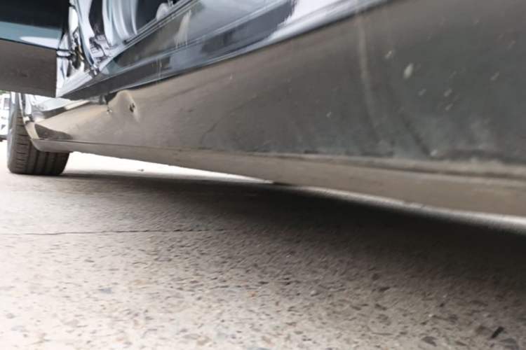 Used Tesla Model 3 2022 Performance High-Performance All-Wheel-Drive Version Right Side Sill