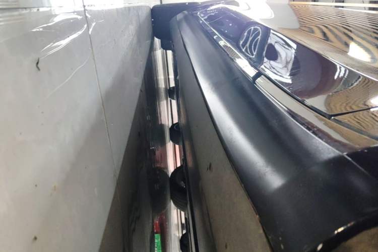 Used Tesla Model 3 2022 Performance High-Performance All-Wheel-Drive Version Right Side Sill