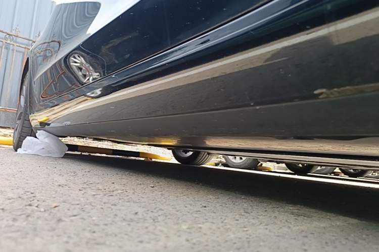 Used Tesla Model 3 2022 Performance High-Performance All-Wheel-Drive Version Right Side Sill