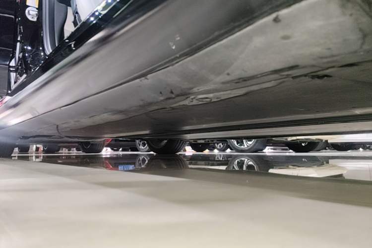 Used Tesla Model 3 2022 Performance High-Performance All-Wheel-Drive Version Right Side Sill