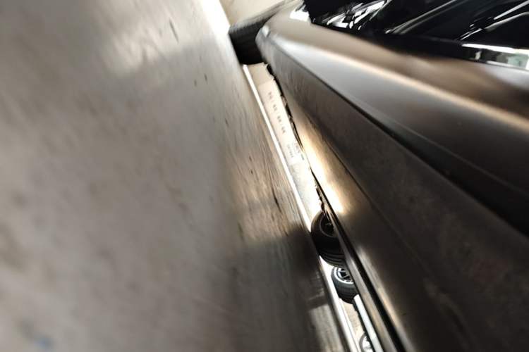 Used Tesla Model 3 2022 Rear-Wheel-Drive Version Right Side Sill