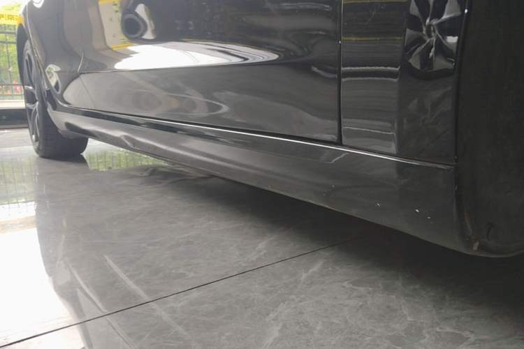 Used Tesla Model 3 2022 Performance High-Performance All-Wheel-Drive Version Right Side Sill