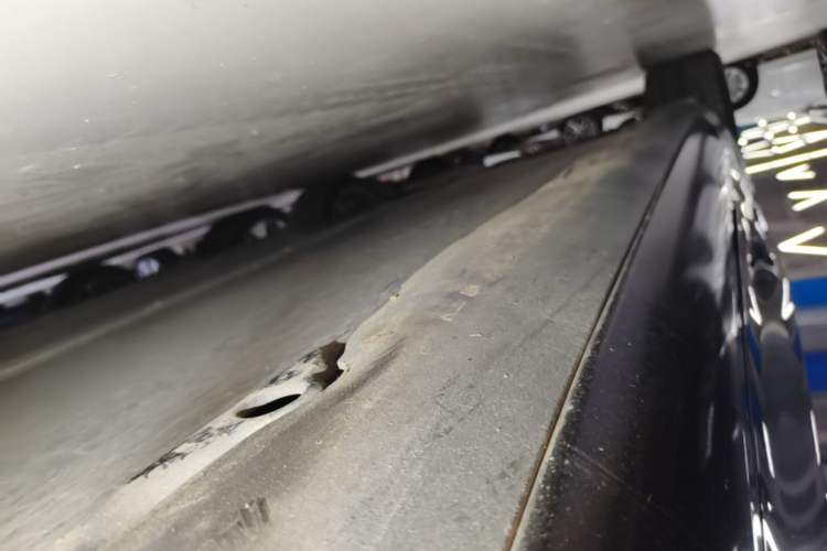 Used Tesla Model 3 2022 Performance High-Performance All-Wheel-Drive Version Right Side Sill