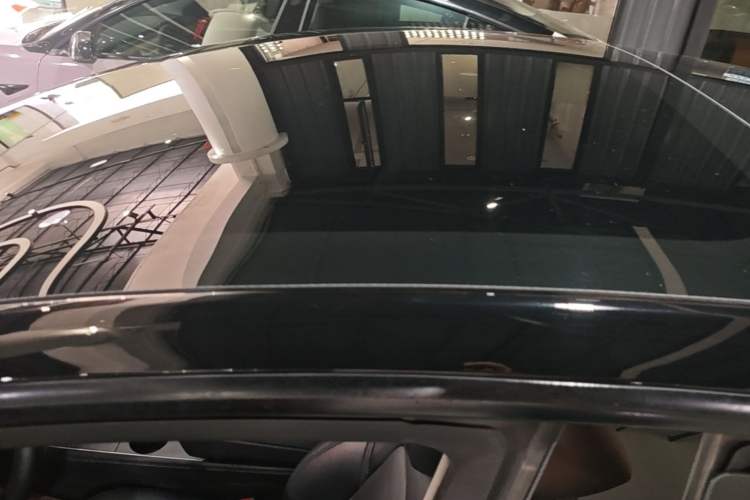 Used Tesla Model 3 2022 Rear-Wheel-Drive Version Roof
