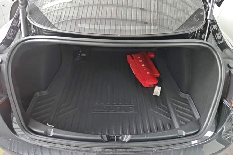 Used Tesla Model 3 2022 Performance High-Performance All-Wheel-Drive Version Trunk