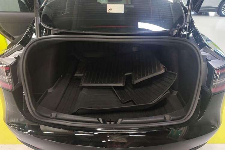 Used Tesla Model 3 2022 Rear-Wheel-Drive Version Trunk