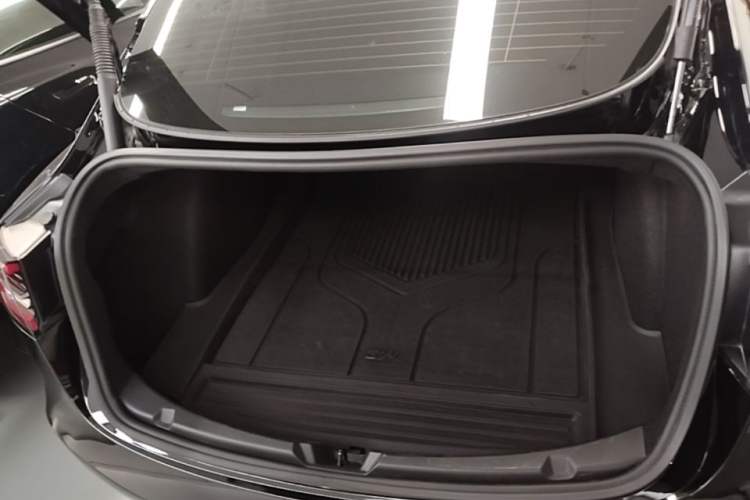 Used Tesla Model 3 2022 Rear-Wheel-Drive Version Trunk