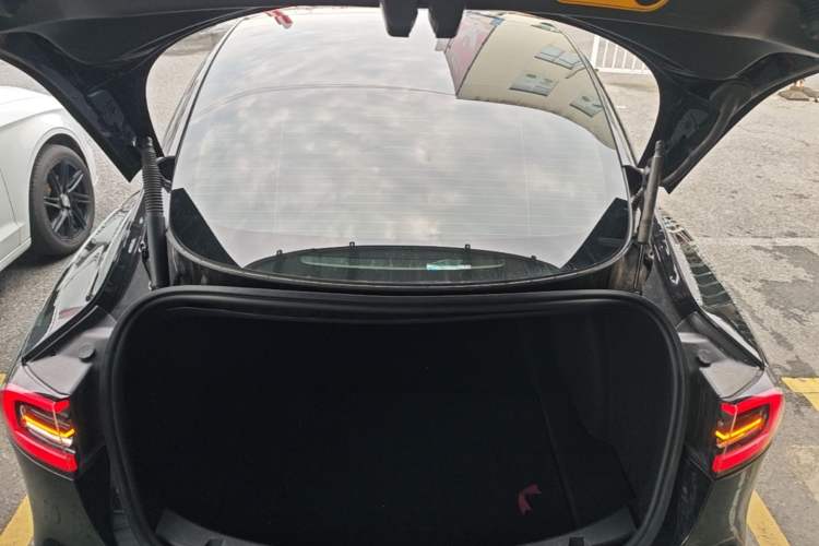 Used Tesla Model 3 2022 Rear-Wheel-Drive Version Trunk