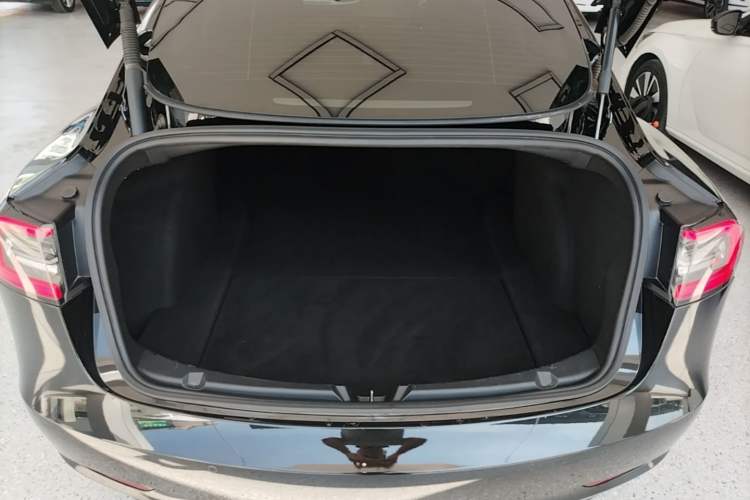 Used Tesla Model 3 2022 Rear-Wheel-Drive Version Trunk