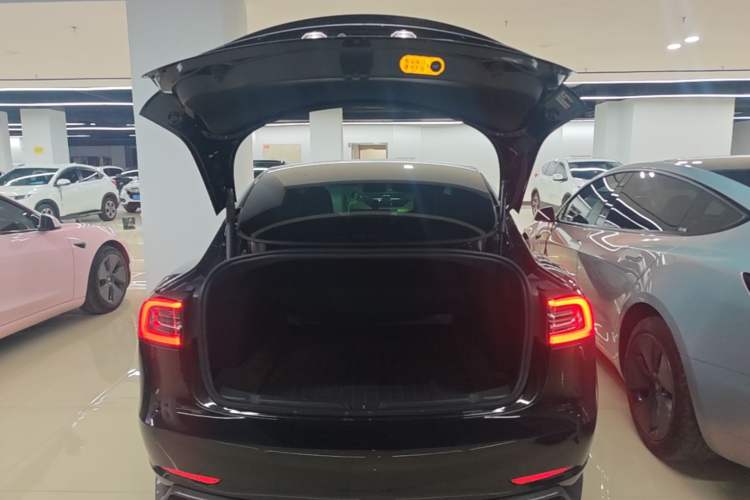 Used Tesla Model 3 2022 Rear-Wheel-Drive Version Trunk