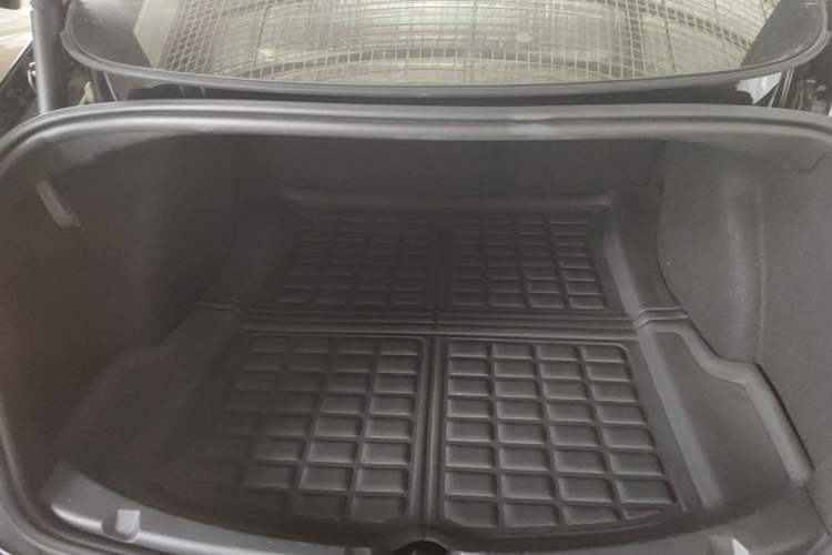 Used Tesla Model 3 2022 Rear-Wheel-Drive Version Trunk