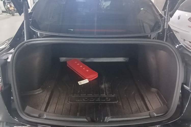 Used Tesla Model 3 2022 Performance High-Performance All-Wheel-Drive Version Trunk