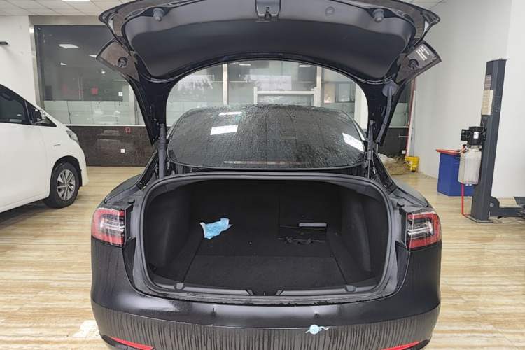 Used Tesla Model 3 2022 Rear-Wheel-Drive Version Trunk