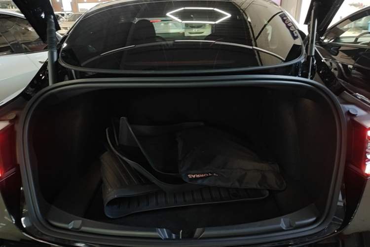 Used Tesla Model 3 2022 Rear-Wheel-Drive Version Trunk