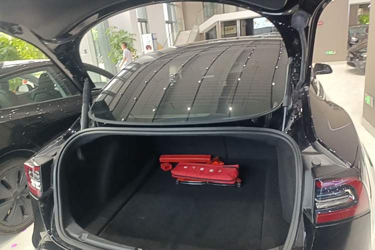 Used Tesla Model 3 2022 Rear-Wheel-Drive Version Trunk