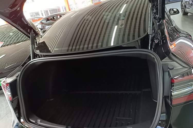Used Tesla Model 3 2022 Rear-Wheel-Drive Version Trunk