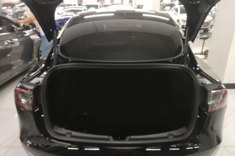 Used Tesla Model 3 2022 Performance High-Performance All-Wheel-Drive Version Trunk