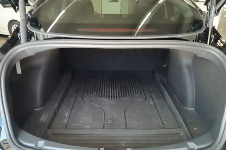 Used Tesla Model 3 2022 Rear-Wheel-Drive Version Trunk