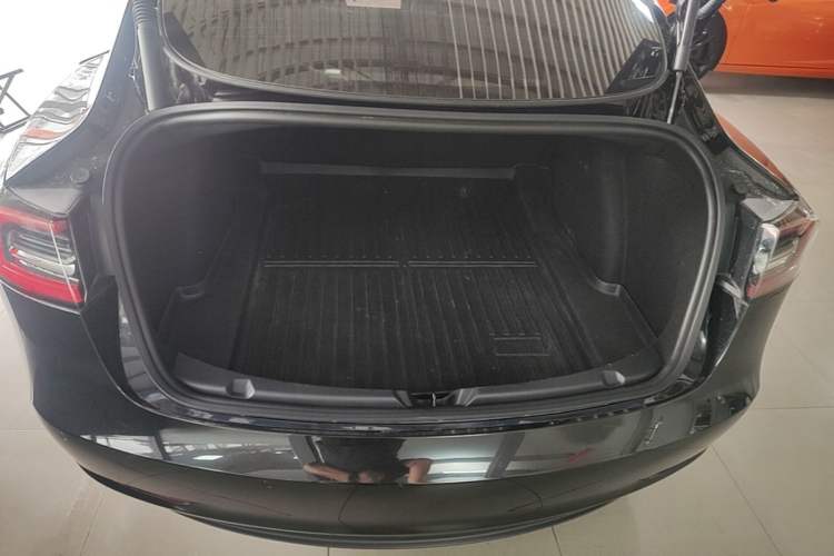 Used Tesla Model 3 2022 Rear-Wheel-Drive Version Trunk