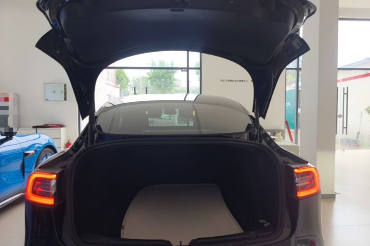 Used Tesla Model 3 2022 Rear-Wheel-Drive Version Trunk