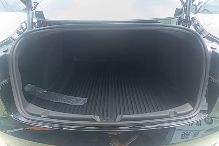 Used Tesla Model 3 2022 Rear-Wheel-Drive Version Trunk