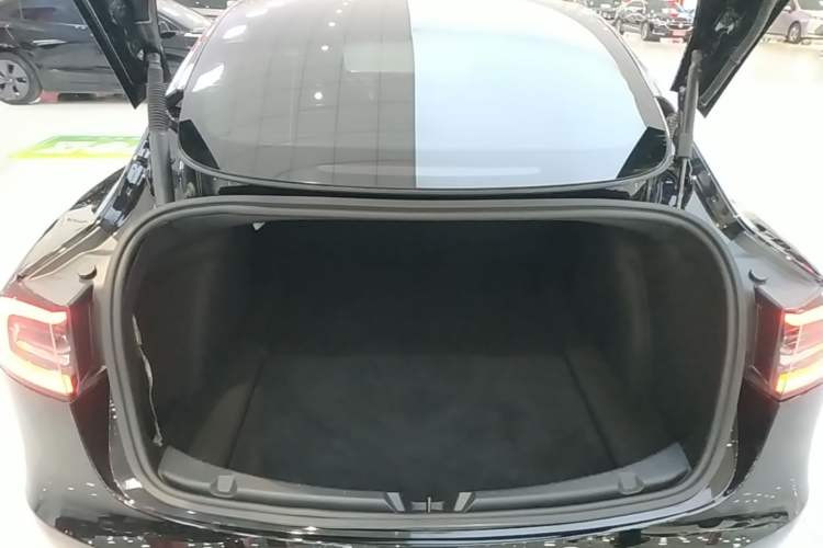 Used Tesla Model 3 2022 Rear-Wheel-Drive Version Trunk