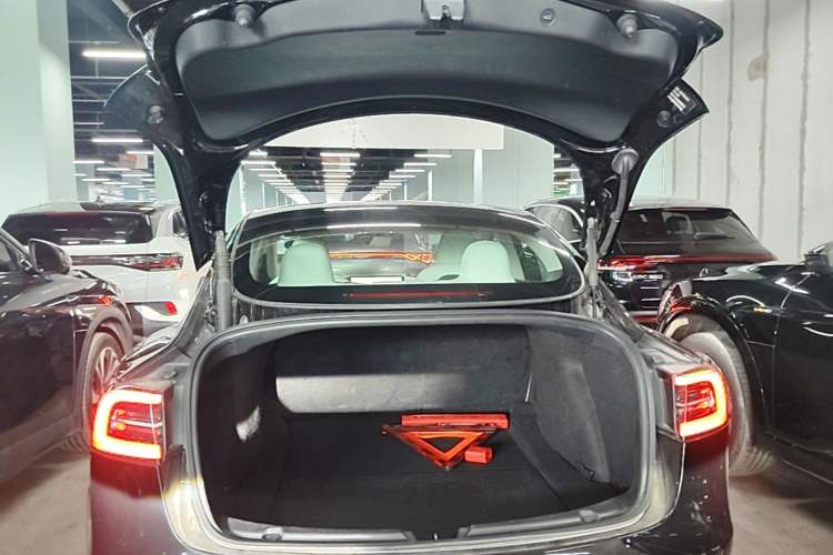 Used Tesla Model 3 2022 Rear-Wheel-Drive Version Trunk