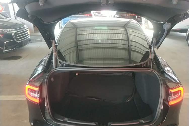 Used Tesla Model 3 2022 Rear-Wheel-Drive Version Trunk
