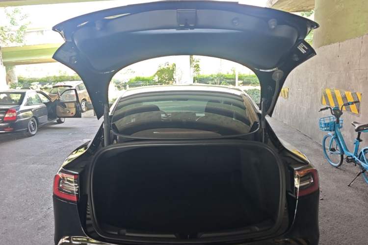 Used Tesla Model 3 2022 Rear-Wheel-Drive Version Trunk