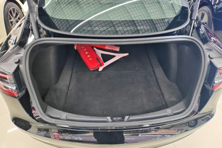 Used Tesla Model 3 2022 Rear-Wheel-Drive Version Trunk