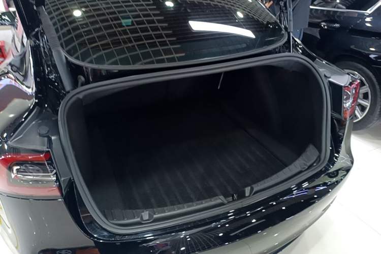 Used Tesla Model 3 2022 Rear-Wheel-Drive Version Trunk