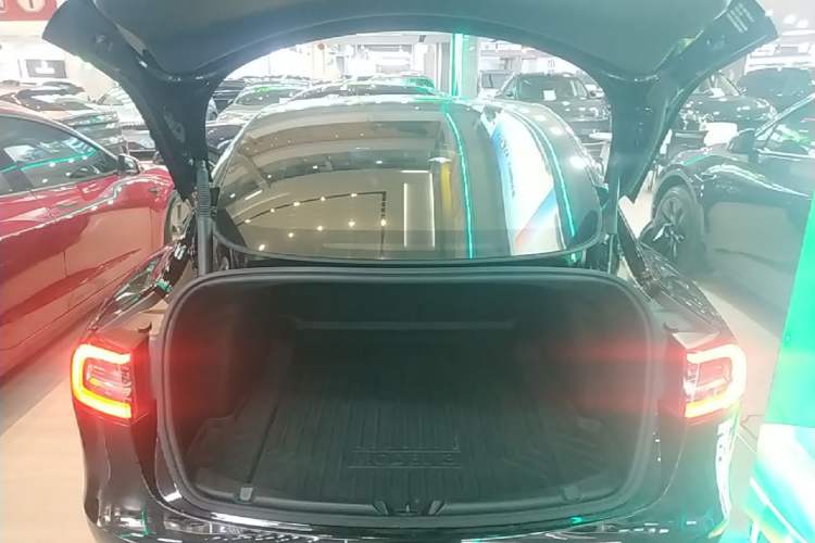 Used Tesla Model 3 2022 Rear-Wheel-Drive Version Trunk