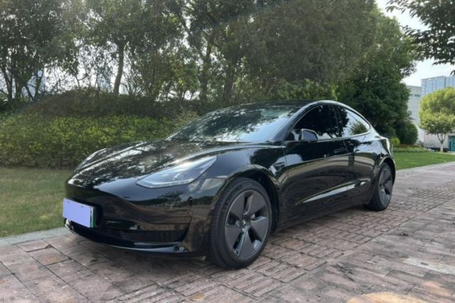 Ojetý Tesla Model 3 2022 Rear-Wheel-Drive Version