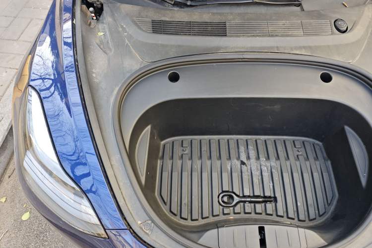 Used Tesla Model 3 2022 Rear-Wheel-Drive Version Engine Bay Right