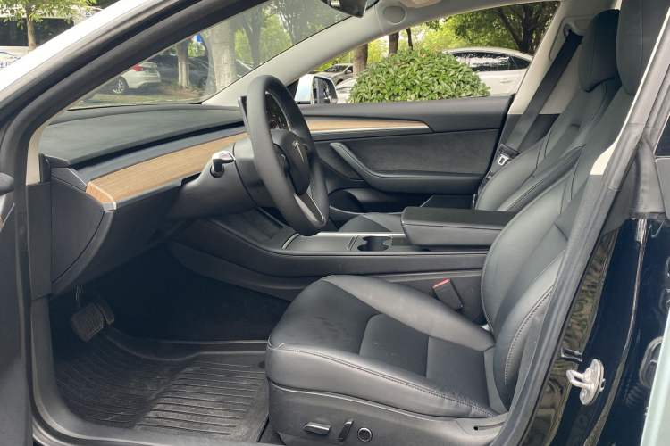 Used Tesla Model 3 2022 Rear-Wheel-Drive Version Interior 2
