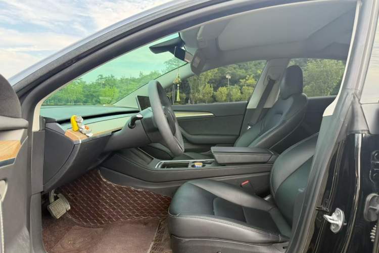 Used Tesla Model 3 2022 Rear-Wheel-Drive Version Interior 3