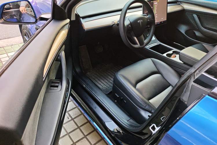 Used Tesla Model 3 2022 Rear-Wheel-Drive Version Interior 3