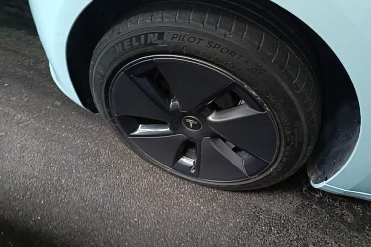 Used Tesla Model 3 2022 Rear-Wheel-Drive Version Left Front Wheel Hub