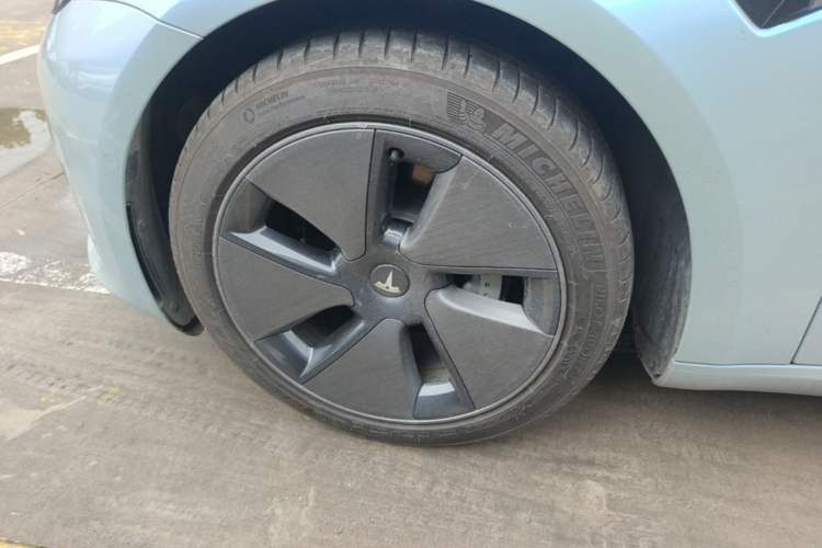 Used Tesla Model 3 2022 Rear-Wheel-Drive Version Left Front Wheel Hub
