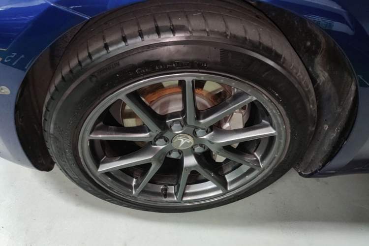 Used Tesla Model 3 2022 Rear-Wheel-Drive Version Left Front Wheel Hub